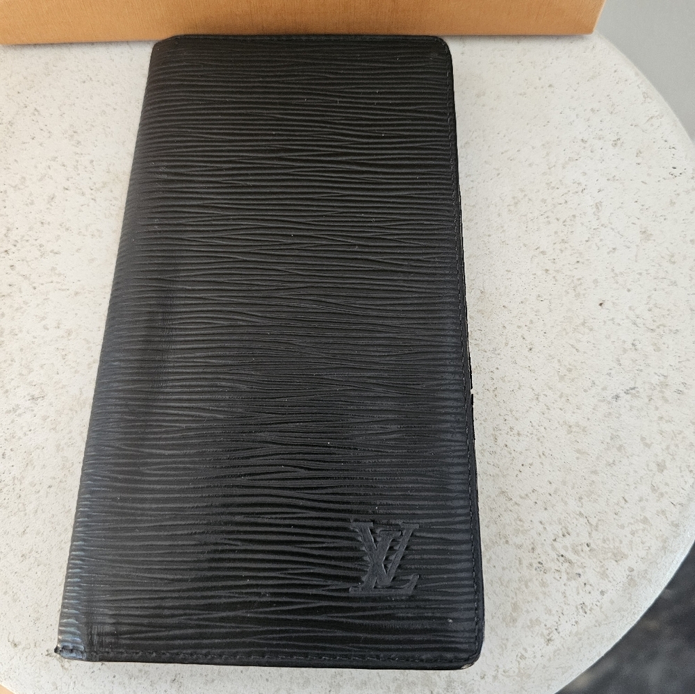 Louis Vuitton Epi  BI-FOLD